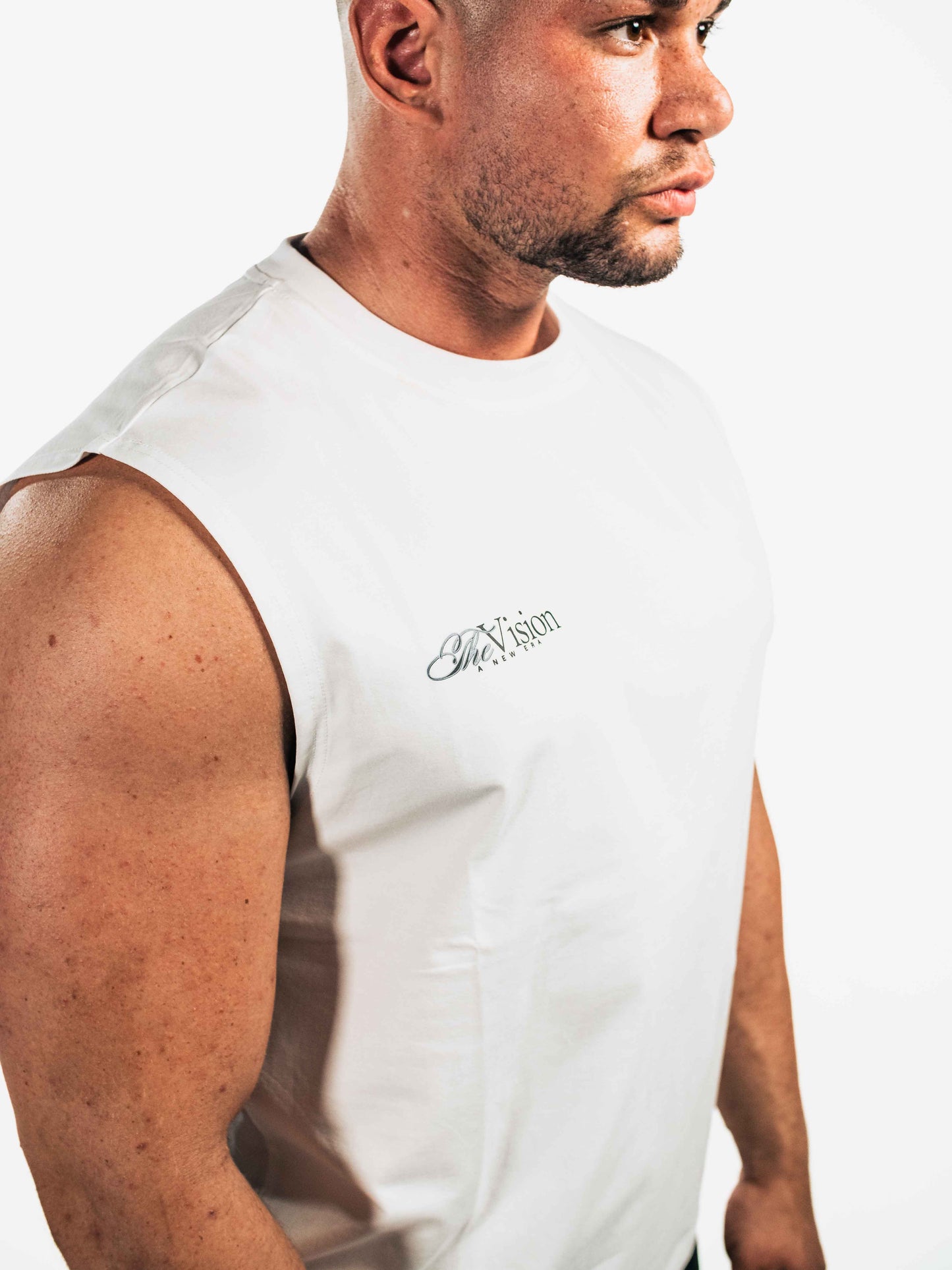 THE VISION MUSCLE FIT – WHITE EDITION