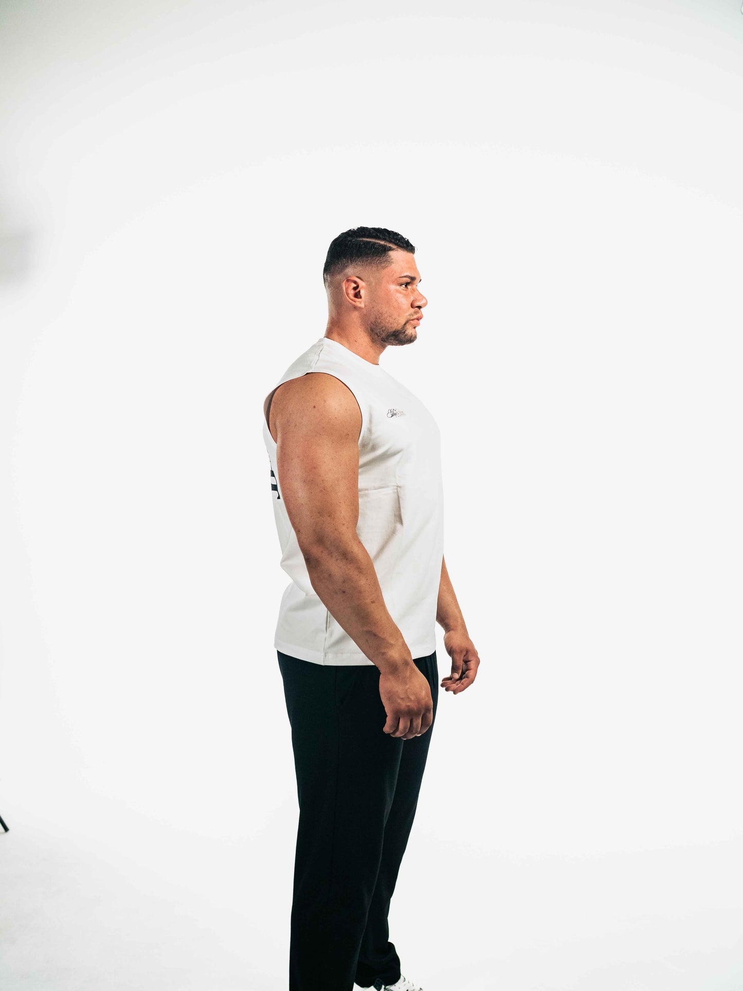THE VISION MUSCLE FIT – WHITE EDITION