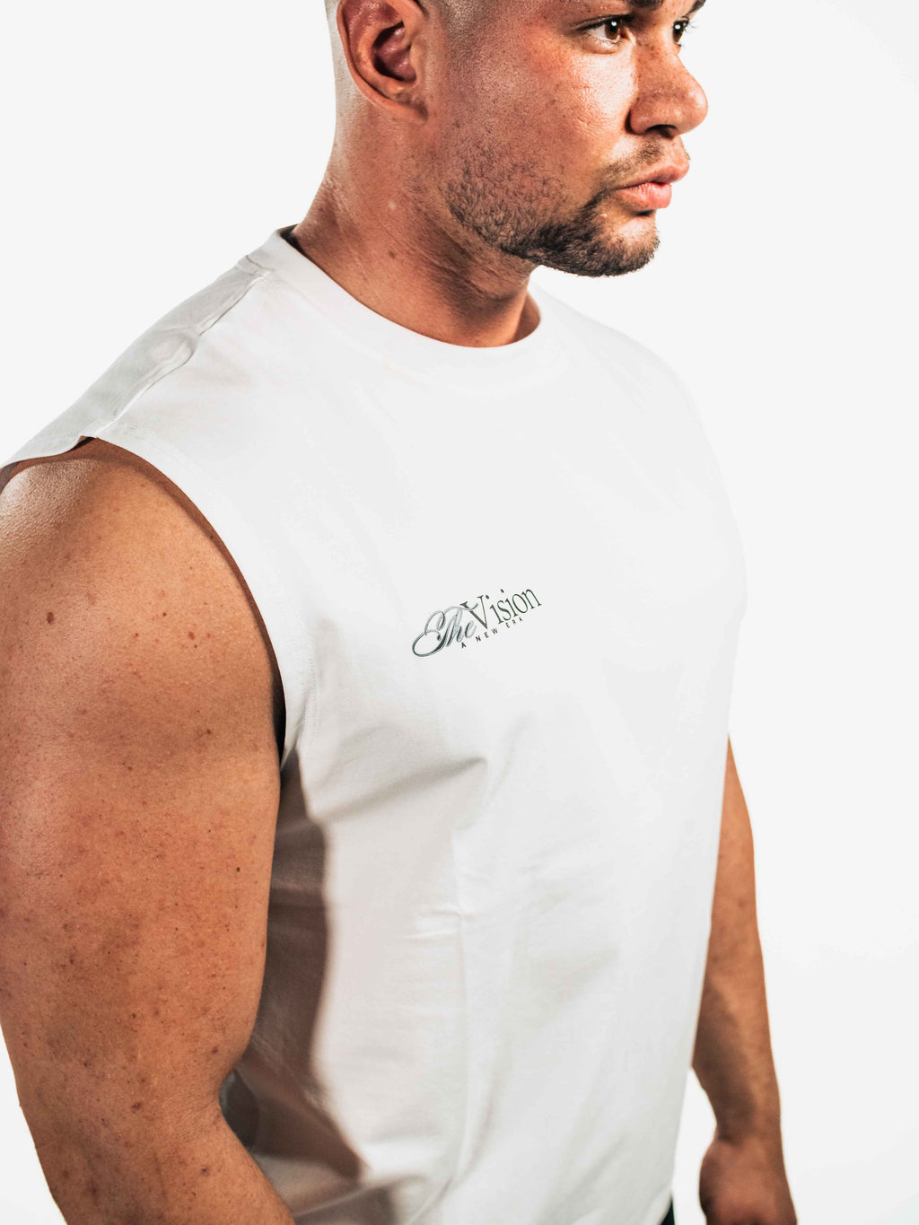 THE VISION MUSCLE FIT – WHITE EDITION