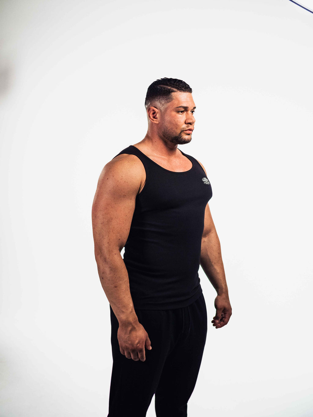 Schwarze The Vision Bekleidung am Model