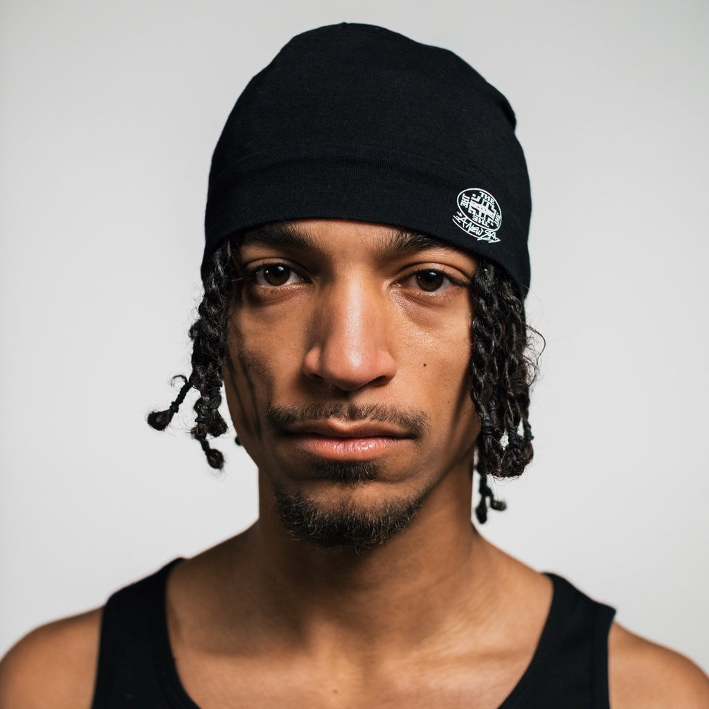 The Vision Essential Skull Cap in Schwarz am Model